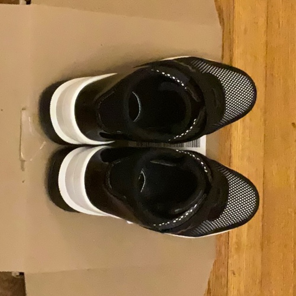 Shoes - Picture 4 of 4